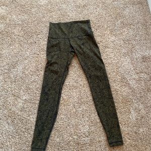 LuLulemon Dark Green Patterned Yoga Pants